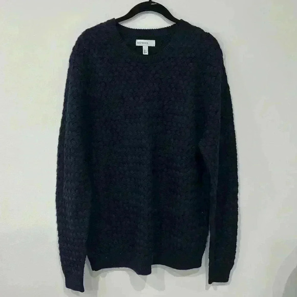 Men’s knit - Picture 1 of 2